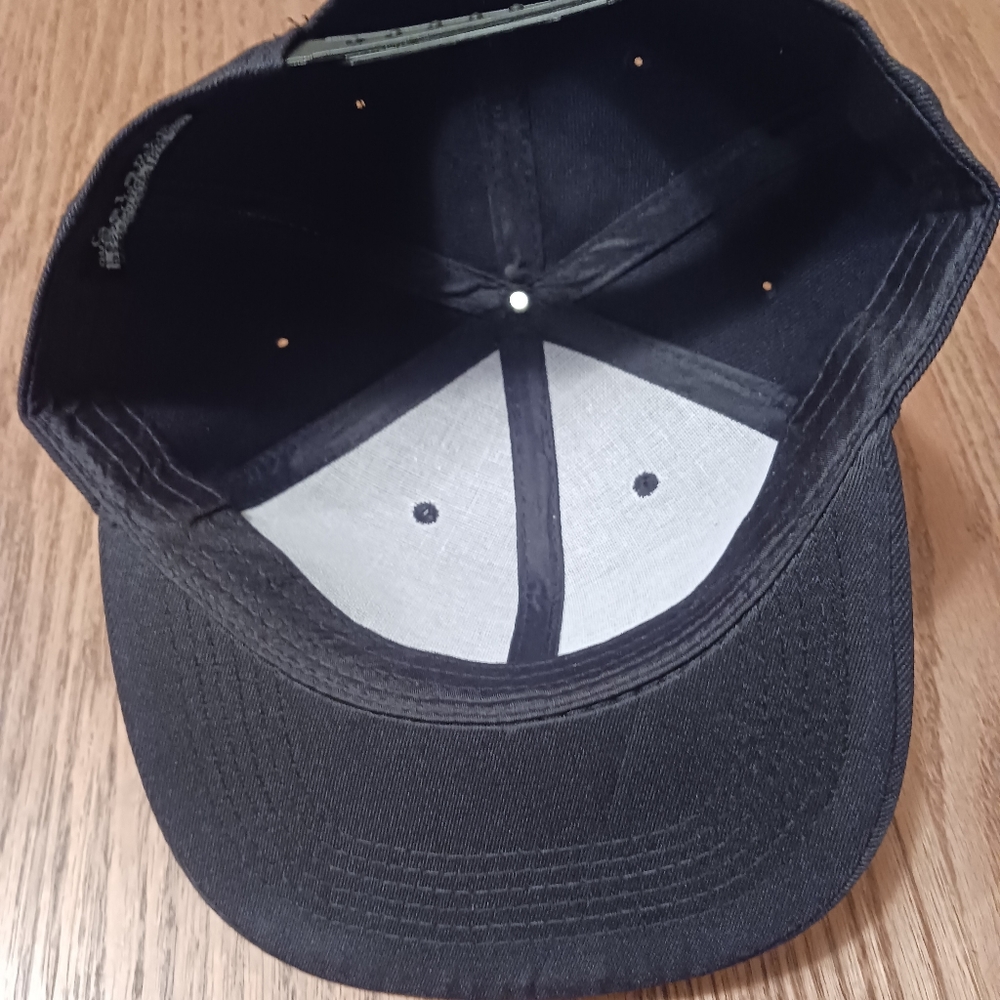 Snap back hat - Picture 2 of 2